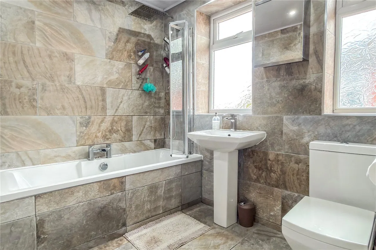 Broadway, Chadderton, OL9, photo 16