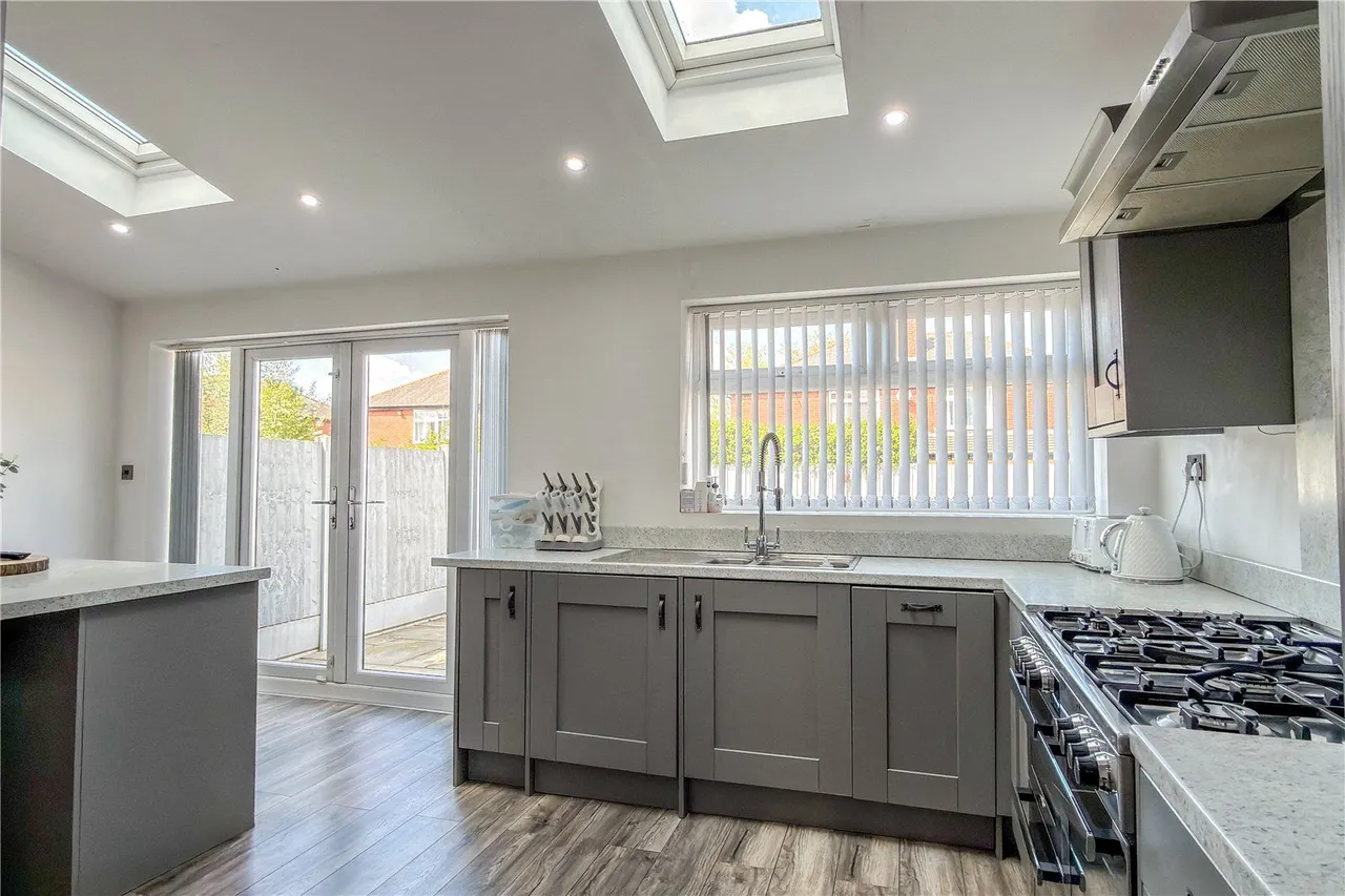 Broadway, Chadderton, OL9, photo 6