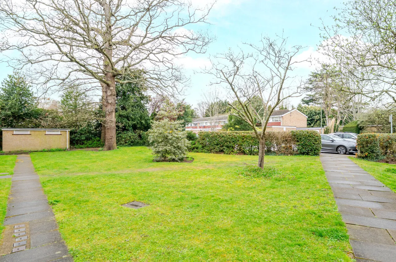 Oakdene Court, Walton-On-Thames, KT12, photo 21