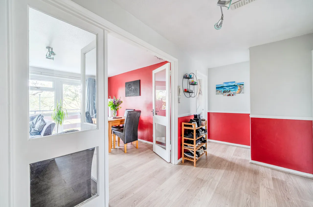 Oakdene Court, Walton-On-Thames, KT12, photo 7