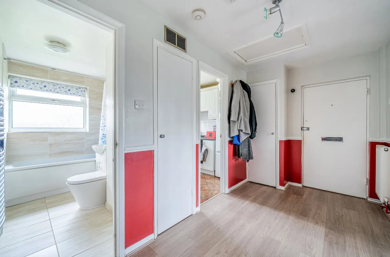 Oakdene Court, Walton-On-Thames, KT12, photo 11