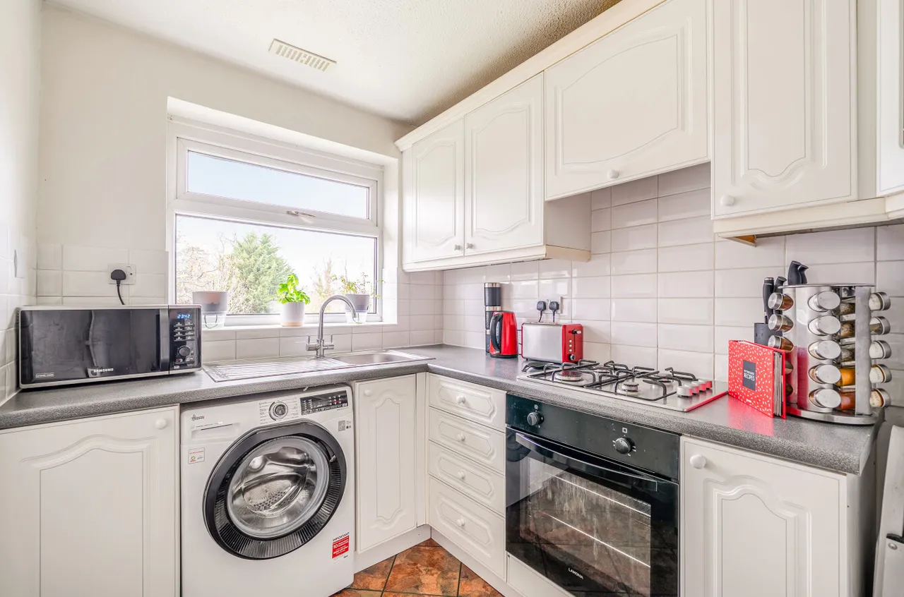 Oakdene Court, Walton-On-Thames, KT12, photo 4