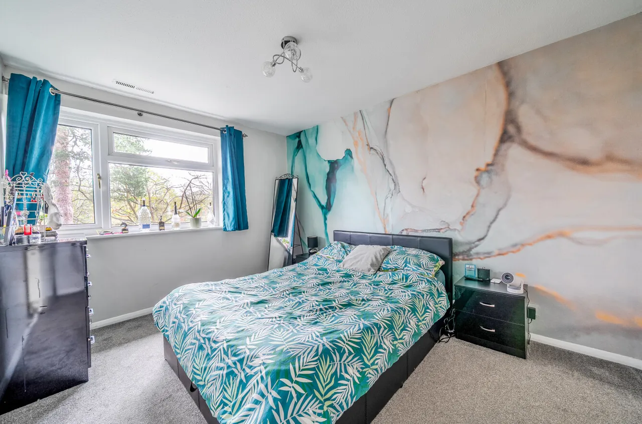 Oakdene Court, Walton-On-Thames, KT12, photo 8