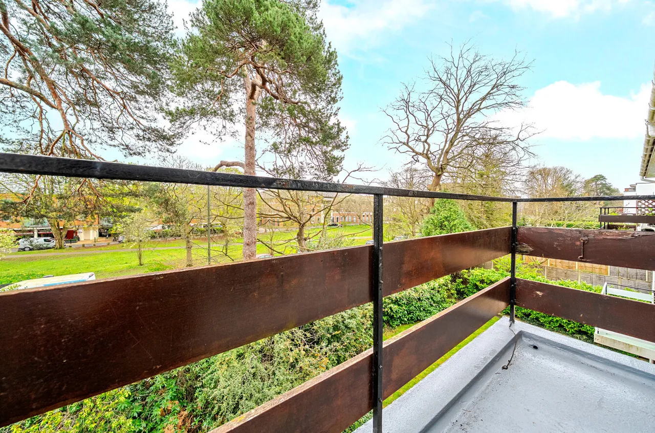 Oakdene Court, Walton-On-Thames, KT12, photo 5