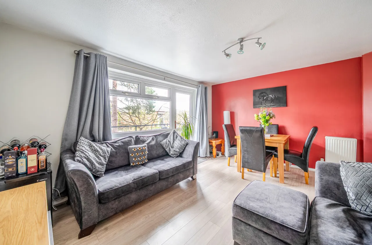 Oakdene Court, Walton-On-Thames, KT12, photo 3