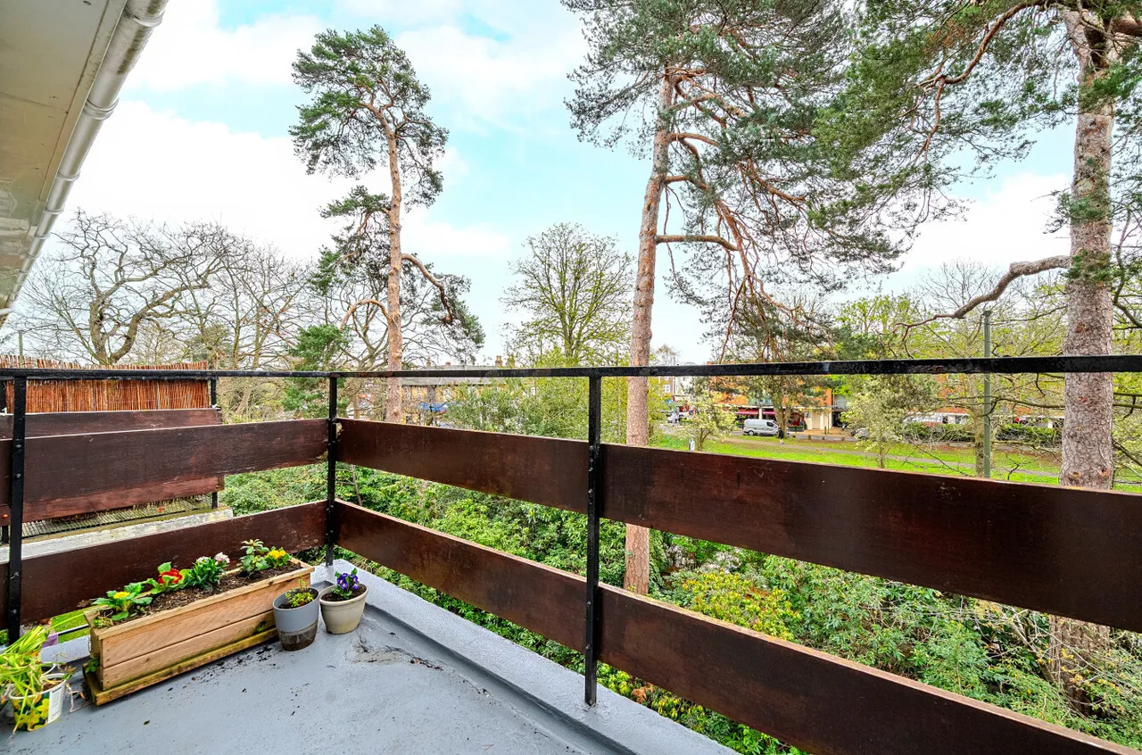 Oakdene Court, Walton-On-Thames, KT12, photo 17