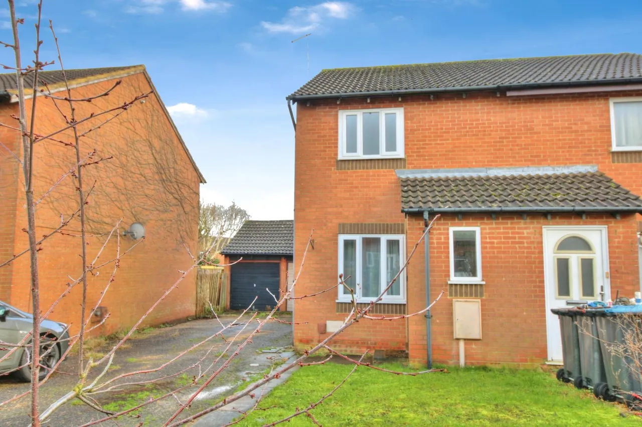 2 bed house for sale, Hampton, Milton Keynes, MK8