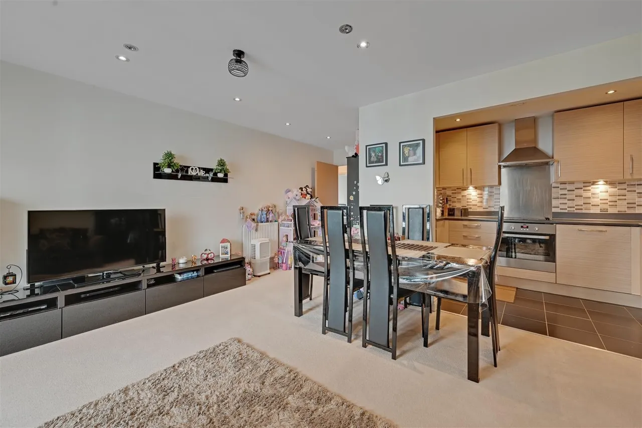 Needleman Close, London, photo 5