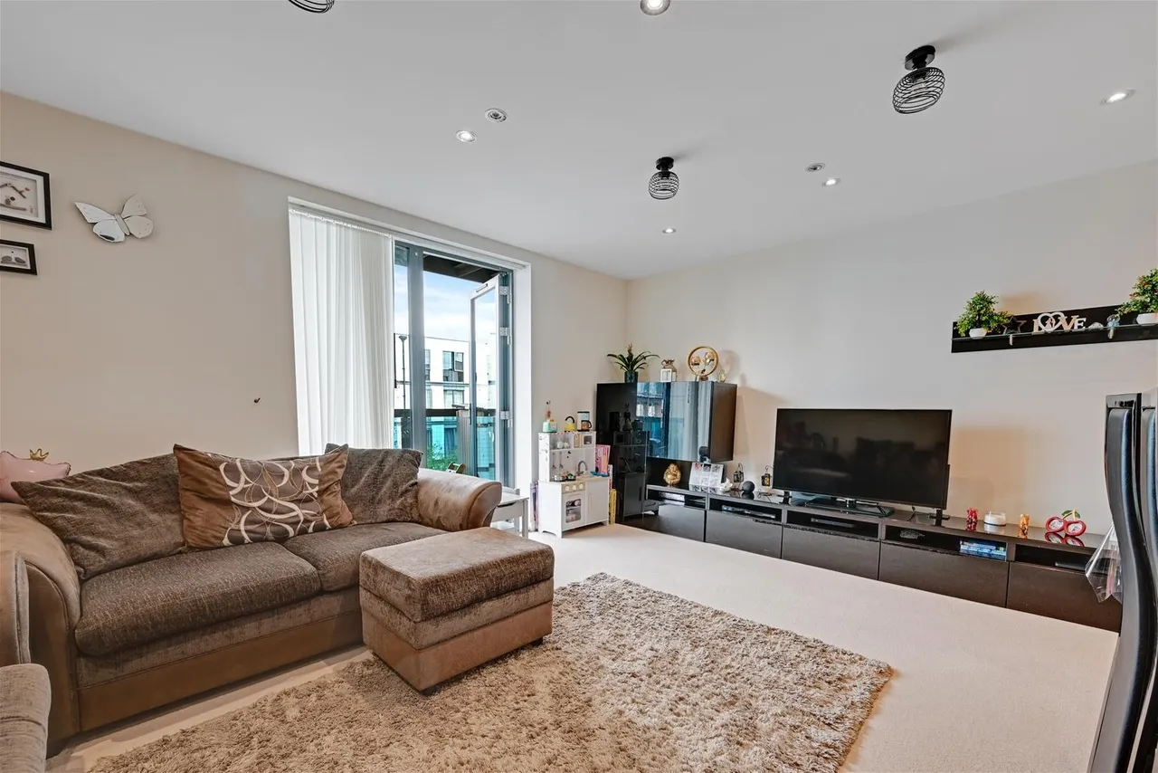 Needleman Close, London, photo 2