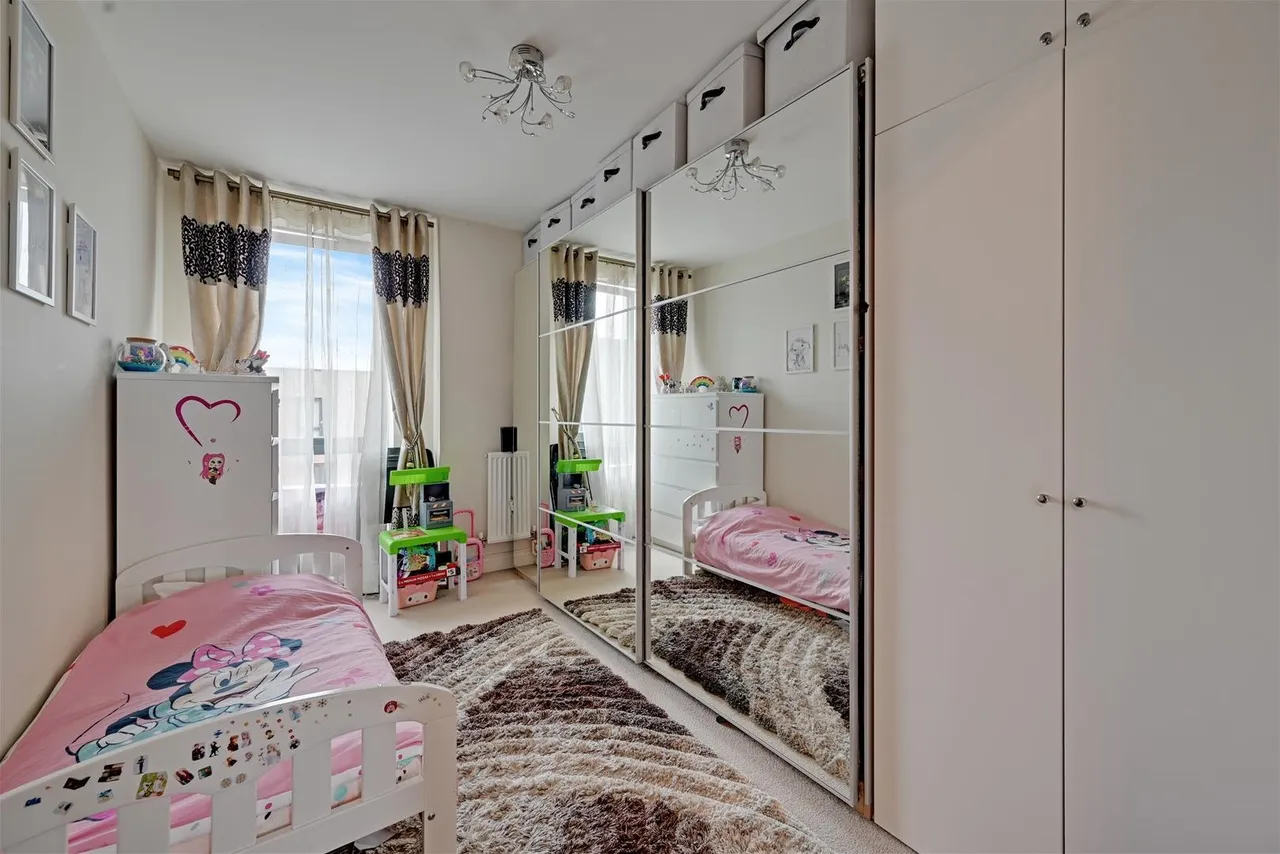 Needleman Close, London, photo 12