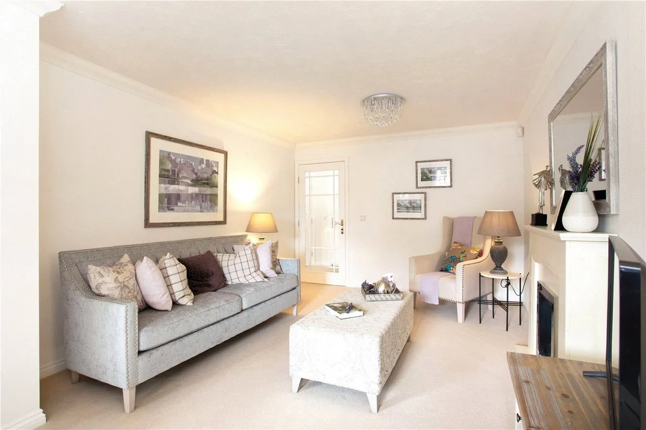 Dovehouse Lodge, Wratten Road, Hitchin, SG5, photo 7