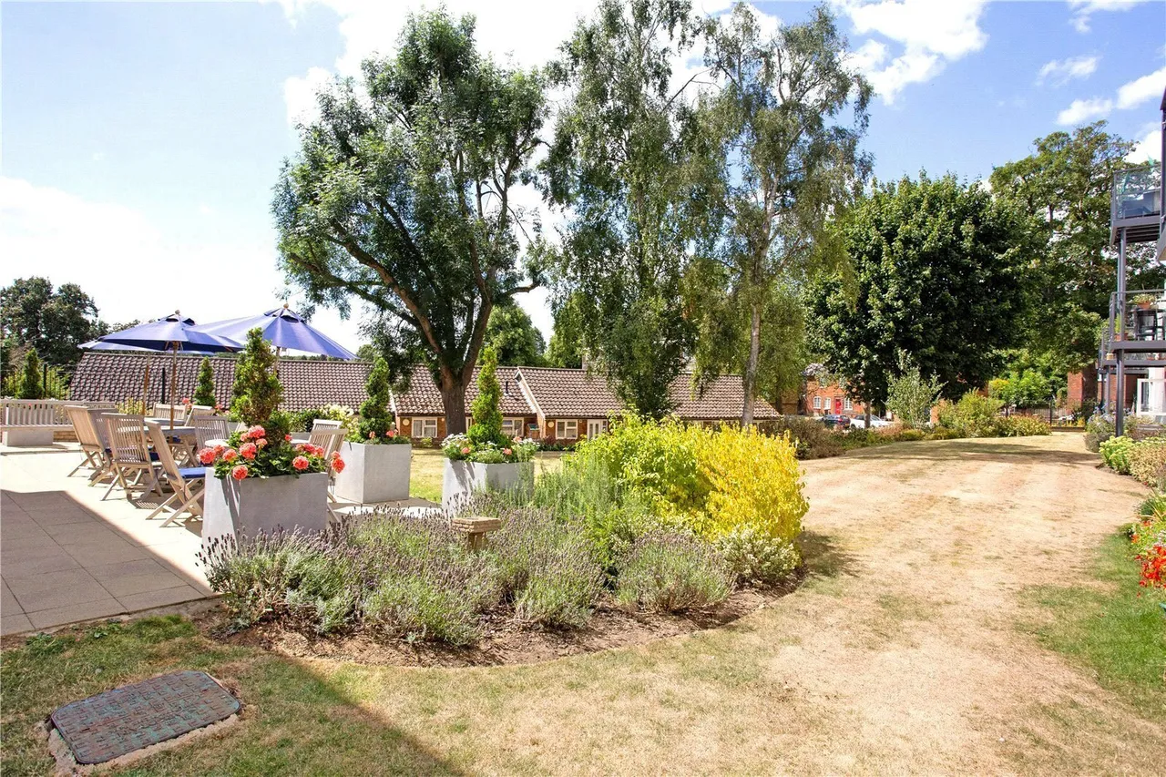 Dovehouse Lodge, Wratten Road, Hitchin, SG5, photo 15
