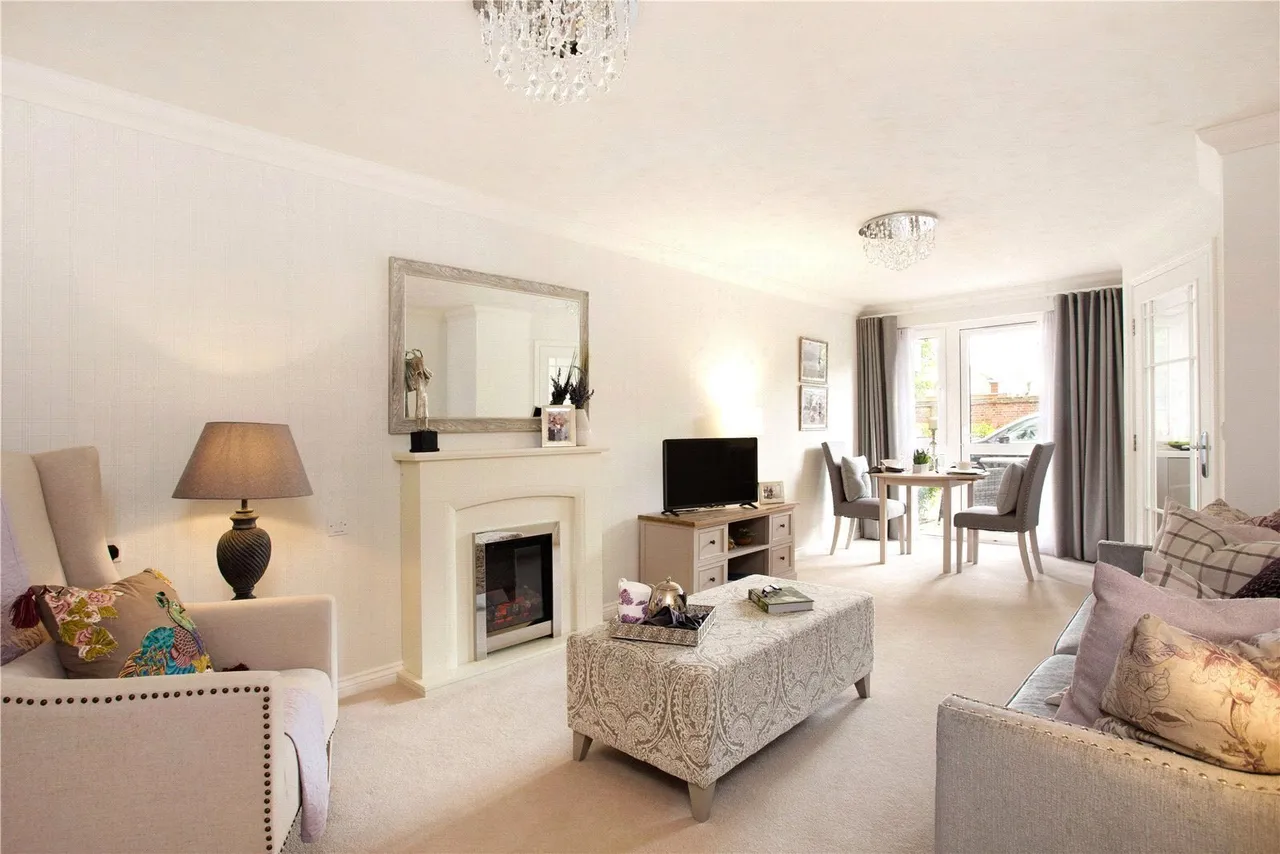 Dovehouse Lodge, Wratten Road, Hitchin, SG5, photo 4