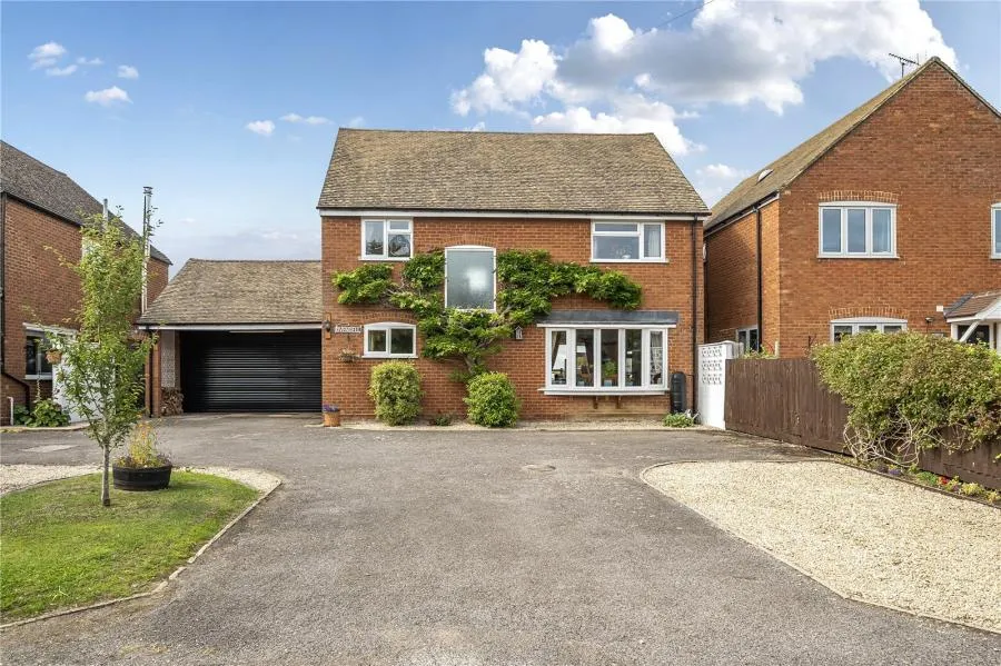 4 bed house for sale, Bicester Road, Buckingham, MK18