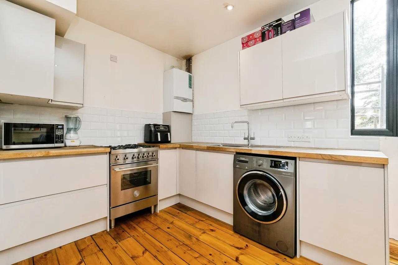 Marmion Avenue, London, E4, photo 4