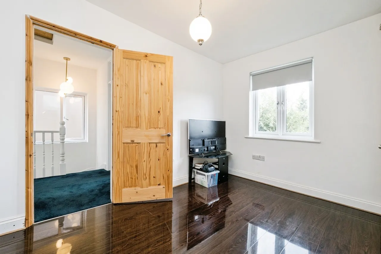 Marmion Avenue, London, E4, photo 16
