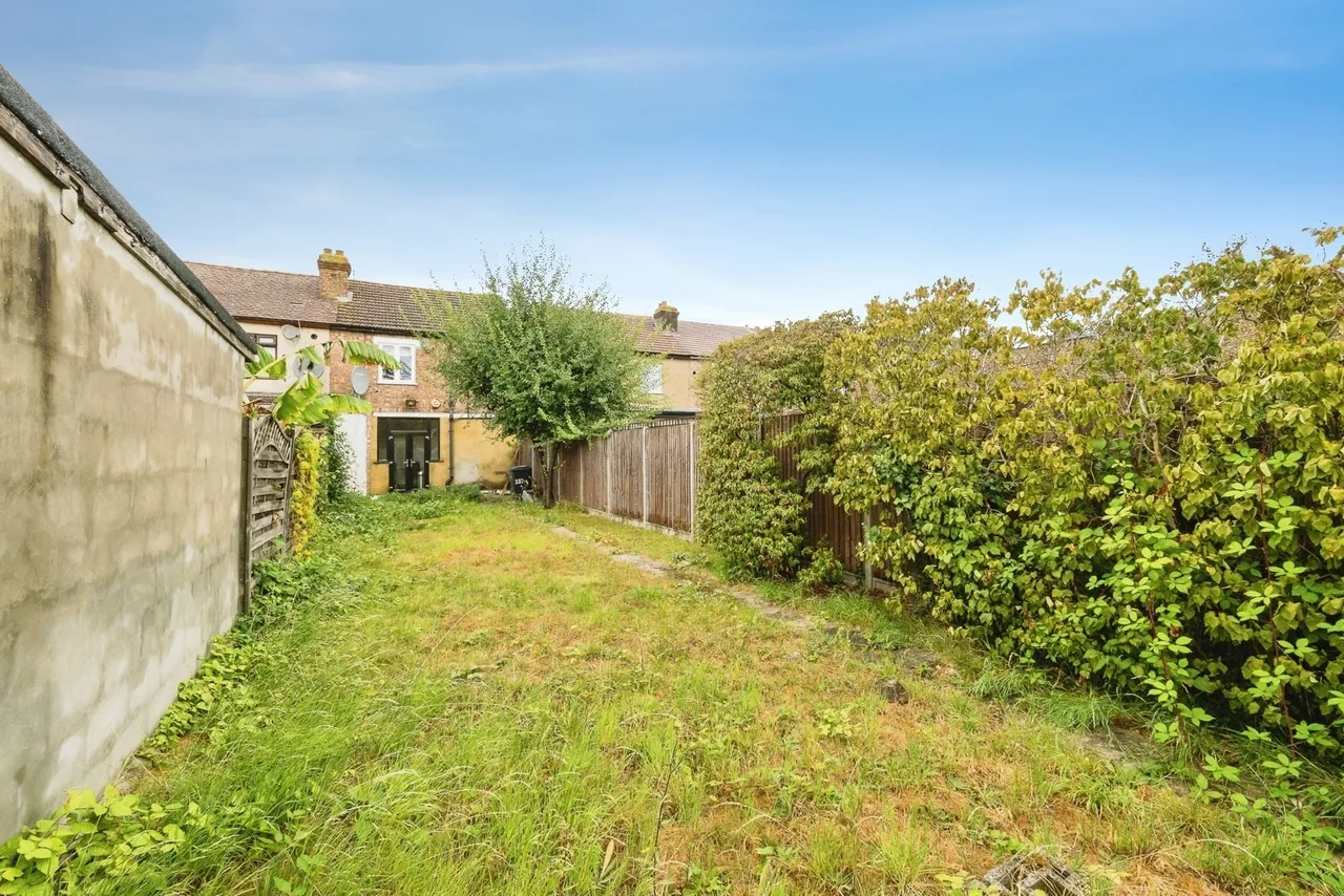 Marmion Avenue, London, E4, photo 18