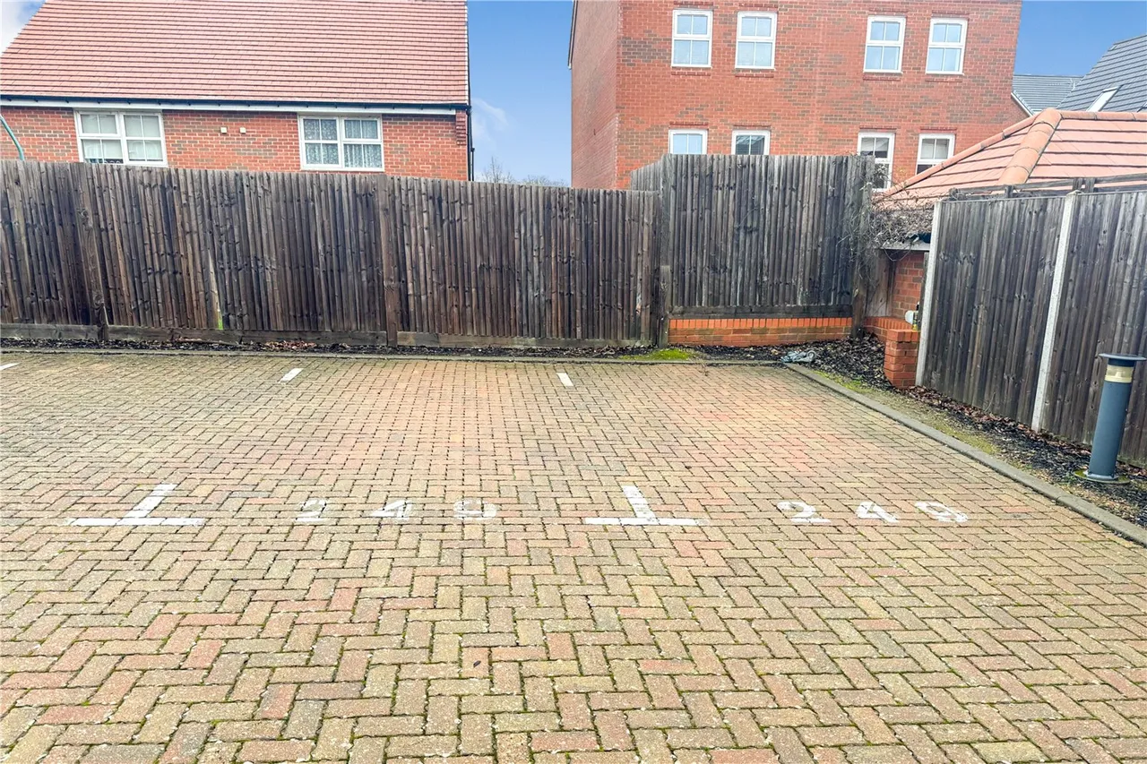 Montgomery Avenue, Wellesley, Aldershot, Hampshire, GU11 4DH, photo 2