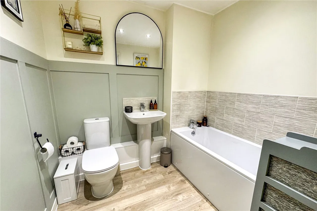 Montgomery Avenue, Wellesley, Aldershot, Hampshire, GU11 4DH, photo 4