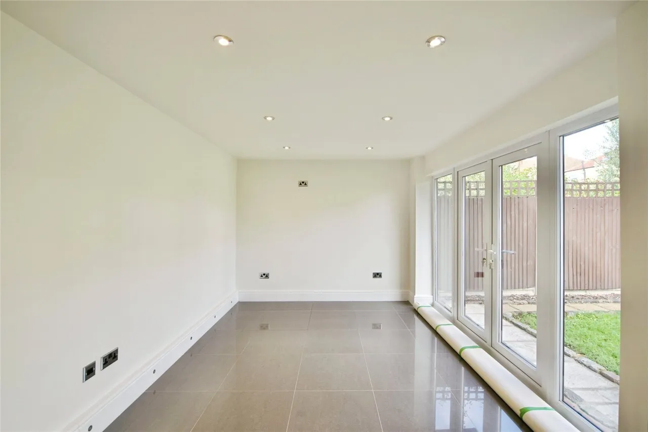 Southbury Road, Enfield, EN1, photo 32