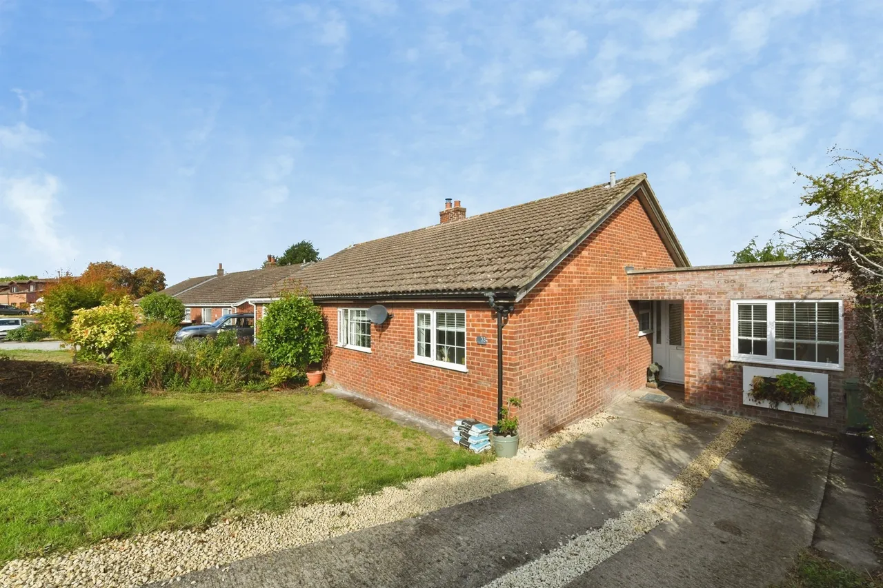 3 bed house for sale, Castle View, Westbury, BA13