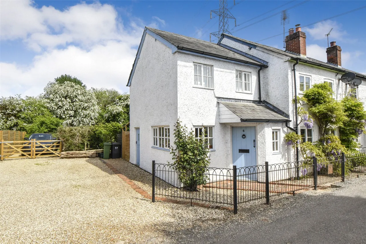 3 bed house for sale — Pyotts Hill, Old Basing, Hampshire, RG24 8AR