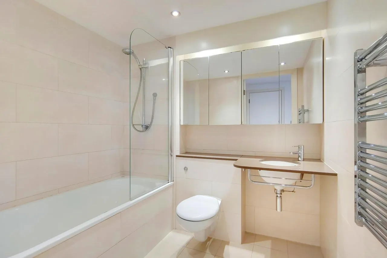 Western Gateway, London, E16, photo 6