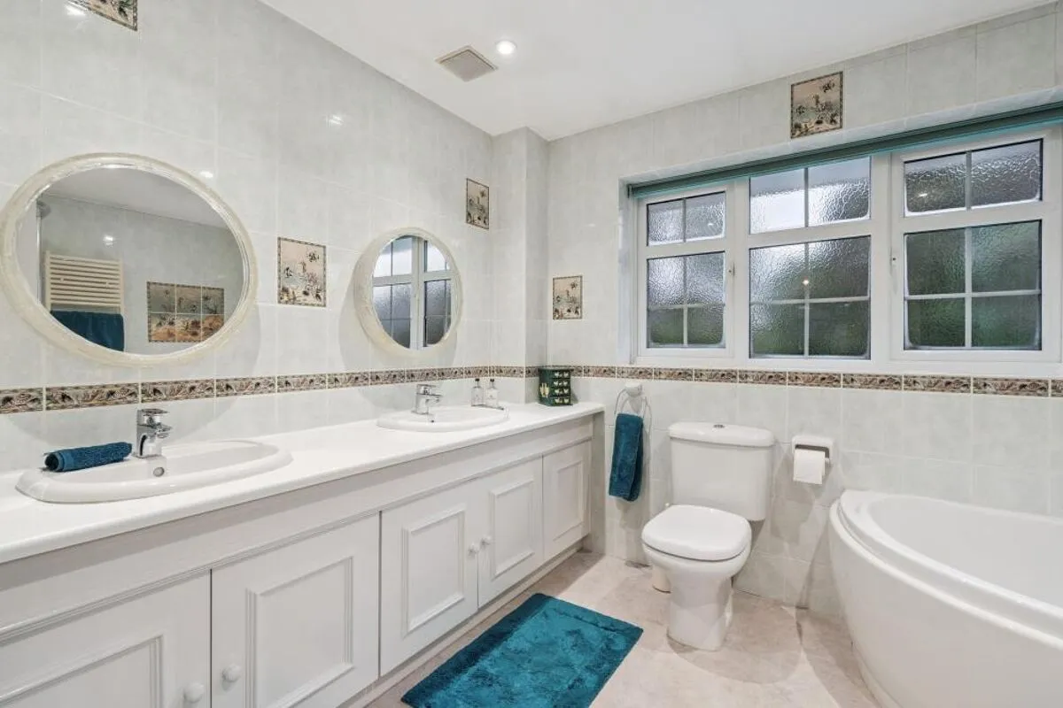 Manor Close, Penn, HP10, photo 14