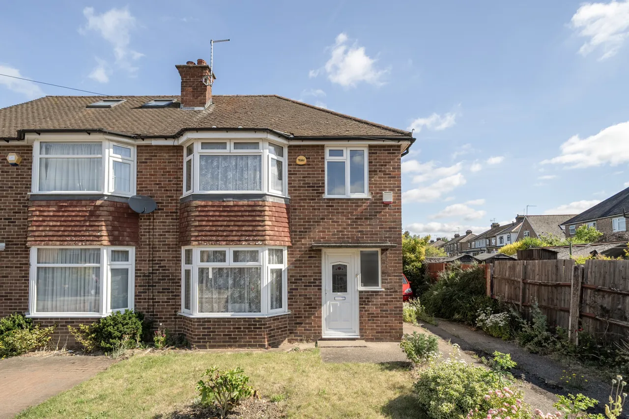 3 bed house for sale, Bradshawe Waye, Hillingdon, UB8