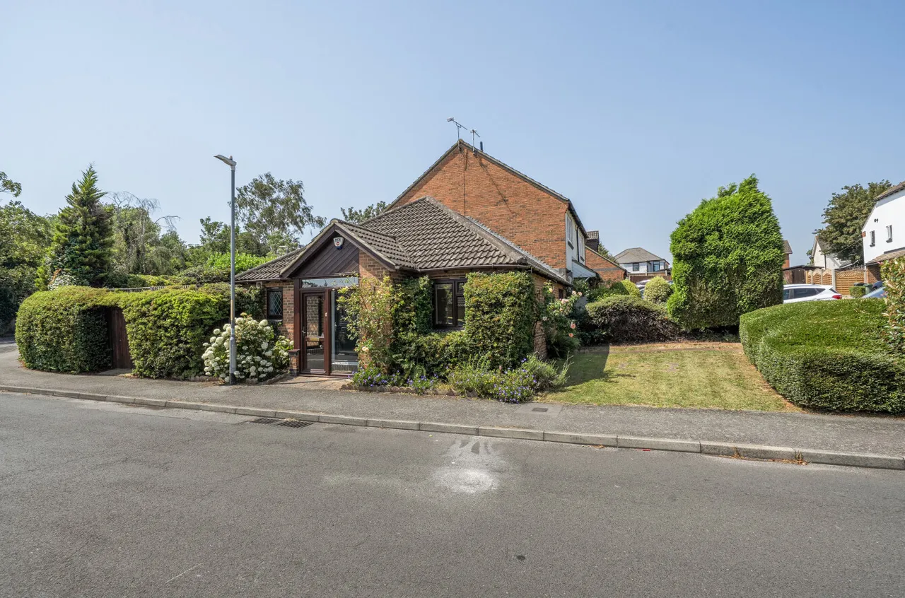 2 bed house for sale — Johnsons Way, Greenhithe, DA9