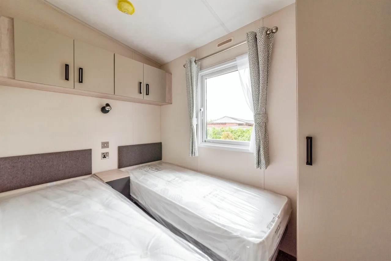 Lincoln Road, Tuxford, NG22, photo 13