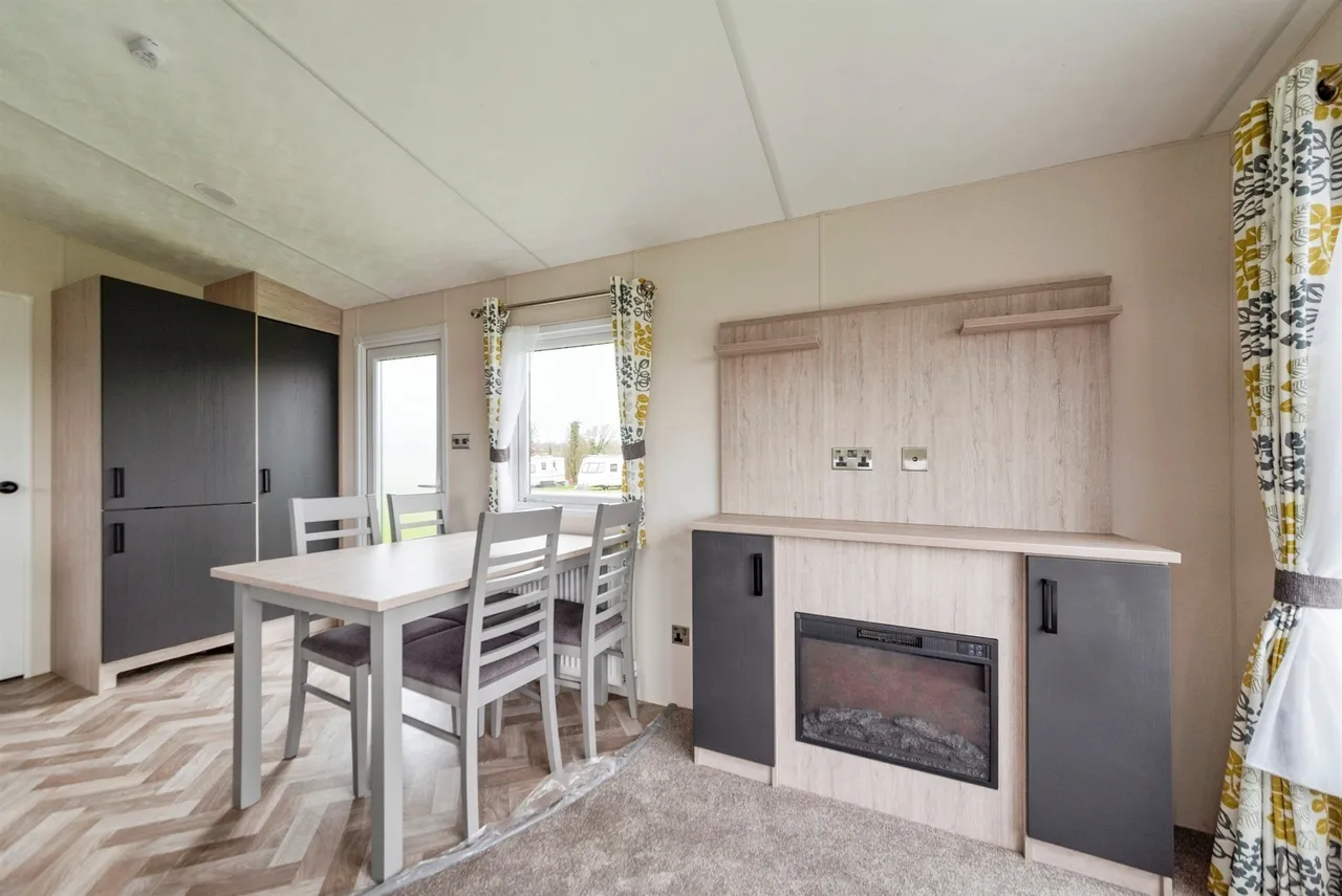 Lincoln Road, Tuxford, NG22, photo 8