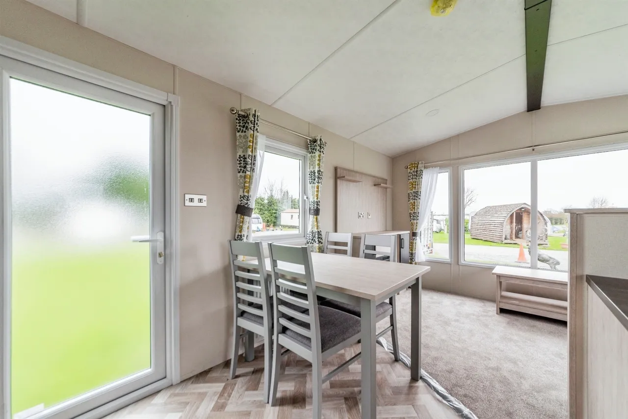 Lincoln Road, Tuxford, NG22, photo 5