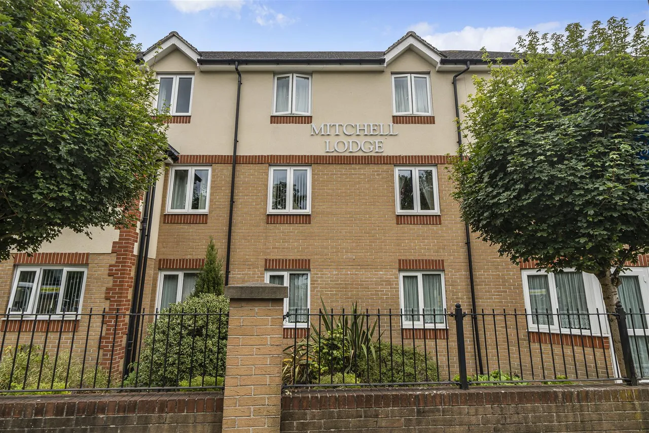 1 bed flat for sale, West End Road, Bitterne, SO18