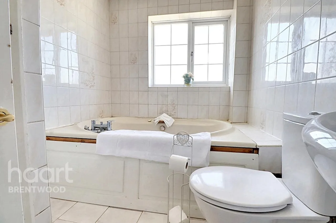 London Road, Brentwood, CM14, photo 15