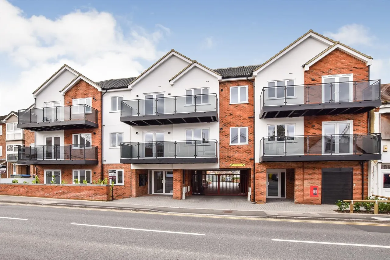 2 bed house for sale — 191-193 High Road, Benfleet