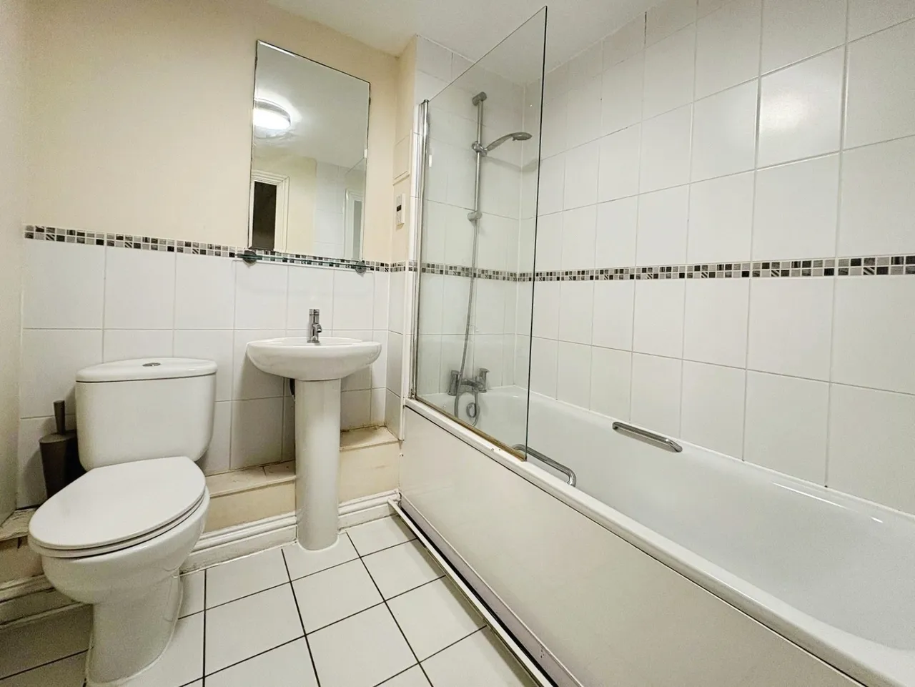 Tudor Way, Knaphill, GU21, photo 5