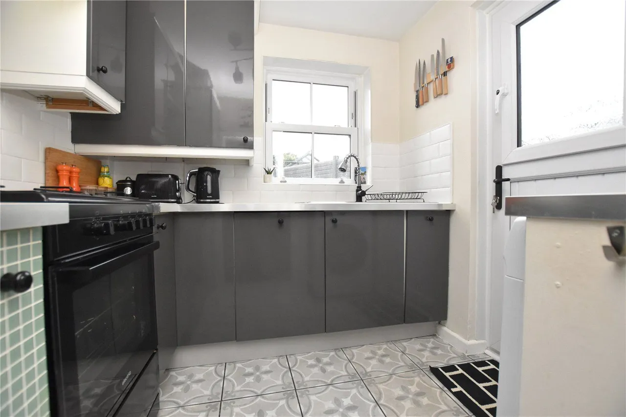 Bradford Road, Drighlington, BD11, photo 14
