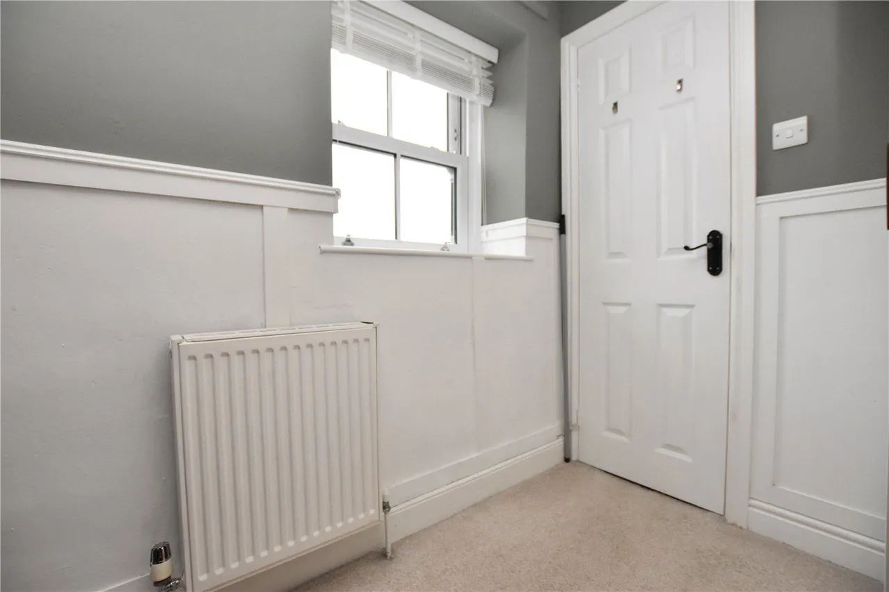 Bradford Road, Drighlington, BD11, photo 16