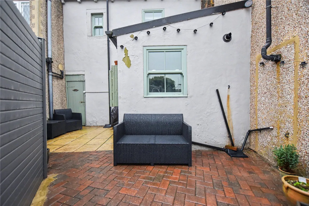 Bradford Road, Drighlington, BD11, photo 9