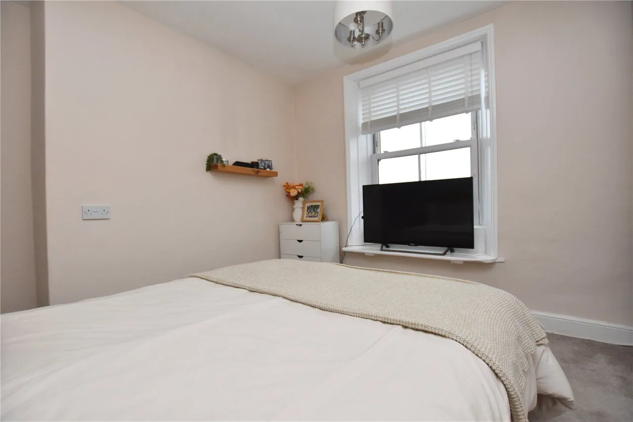 Bradford Road, Drighlington, BD11, photo 17