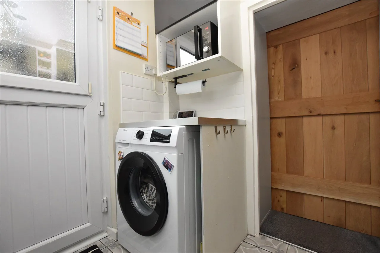Bradford Road, Drighlington, BD11, photo 15