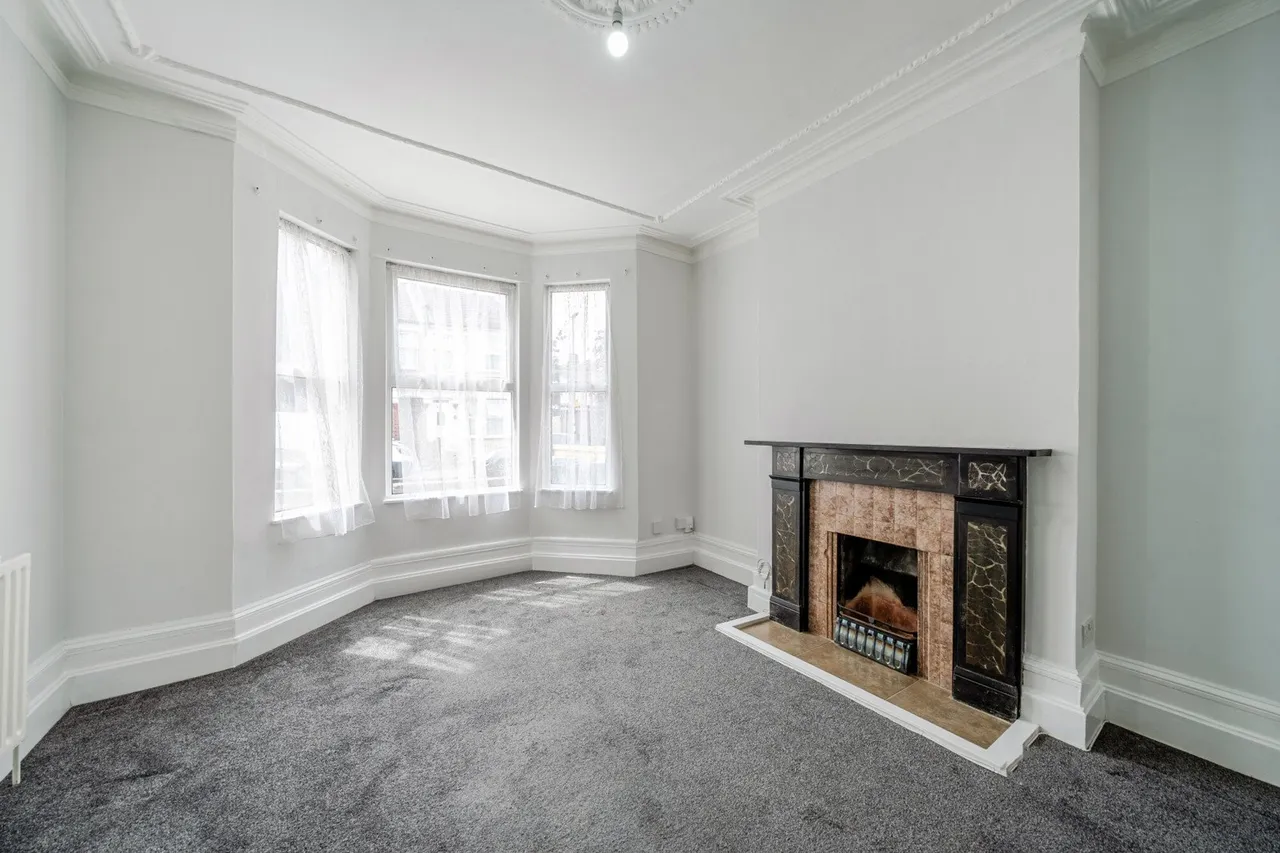 Ceres Road, SE18, photo 2
