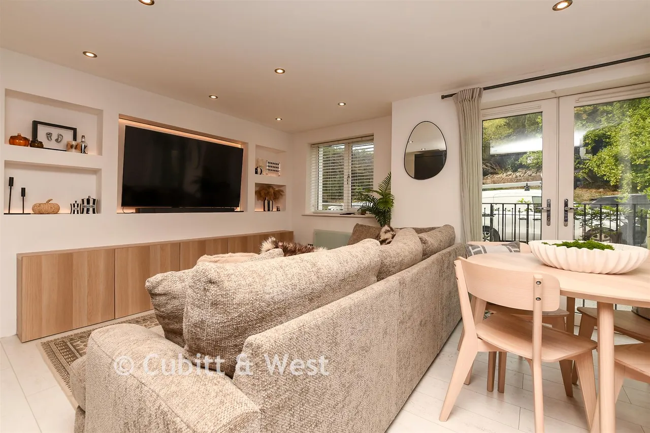 2 bed flat for sale, Hornchurch Hill, Whyteleafe, CR3