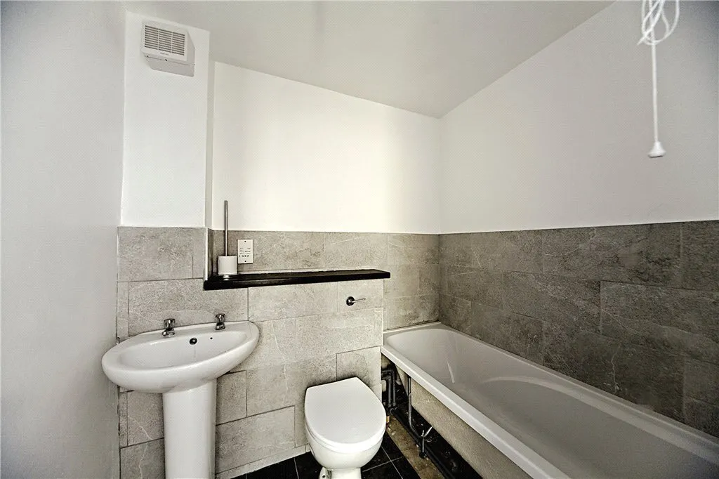 Fairbairn Close, Purley, CR8, photo 3