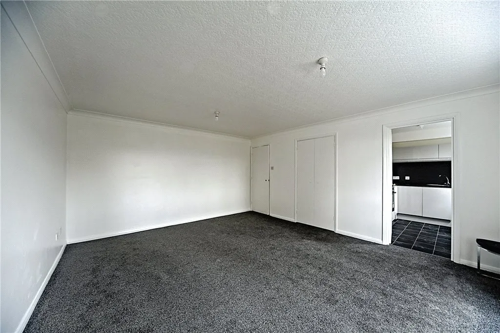 Fairbairn Close, Purley, CR8, photo 5