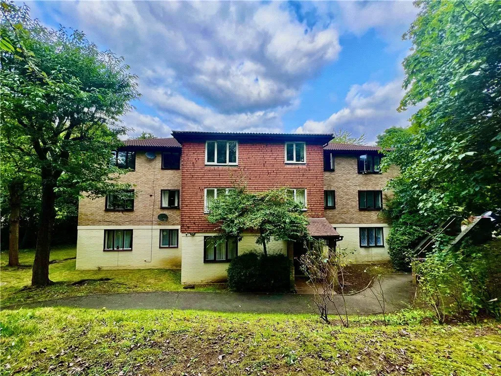 flat for sale — Fairbairn Close, Purley, CR8