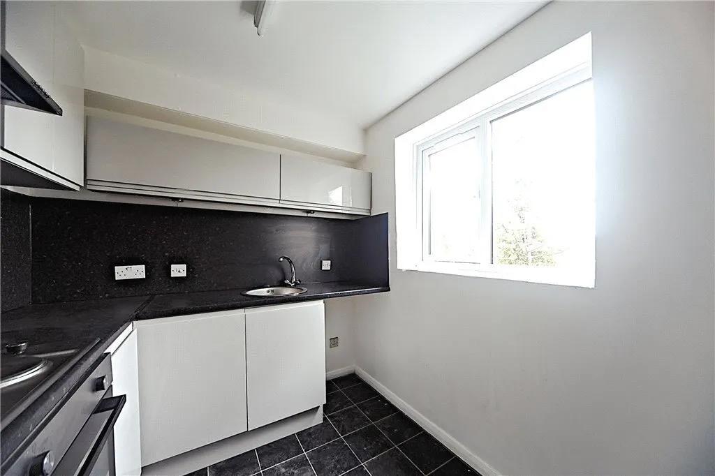 Fairbairn Close, Purley, CR8, photo 4