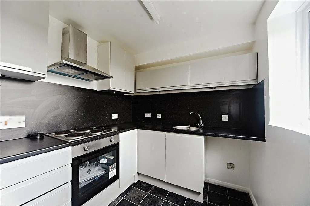 Fairbairn Close, Purley, CR8, photo 2