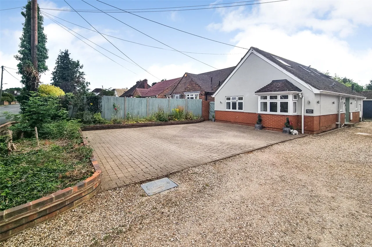 4 bed house for sale — White Lane, Ash Green, Guildford, Surrey, GU12 6HN